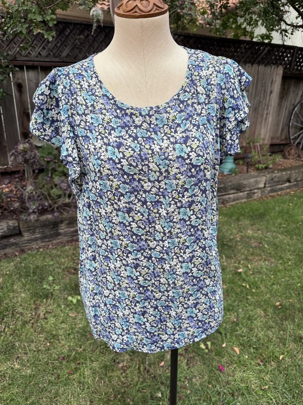 Cynthia Rowley Women's Blouse M Floral Flutter Sleeve Keyhole Ruffle Rayon Top